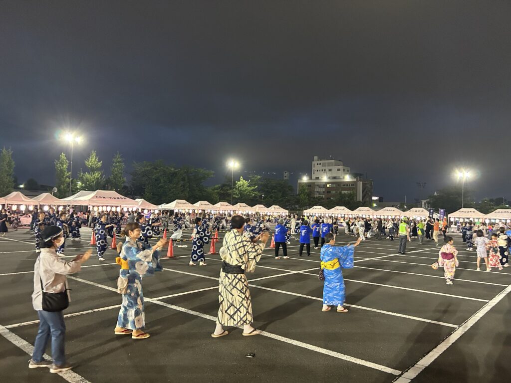 盆踊りの様子